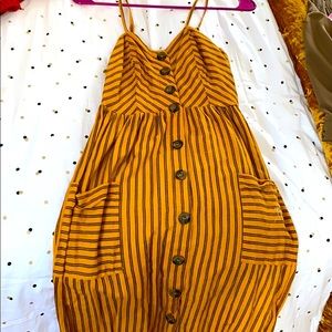 Knee length yellow sun dress with pockets buttons